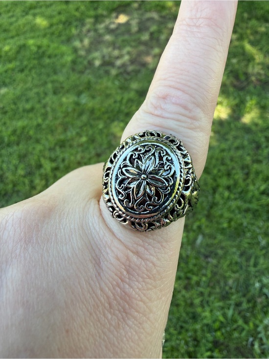Jewelry - Antique-Style Floral Silver-Tone Statement Ring